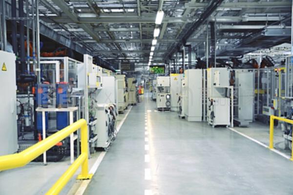 工廠大廳的計算機技術(shù)開發(fā)應(yīng)用